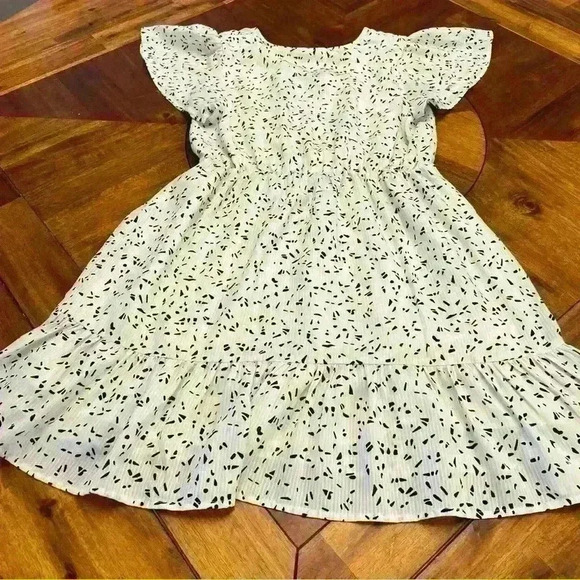 Main Strip White and Black Flutter Sleeve Flowy Dress Size M - Picture 3 of 5